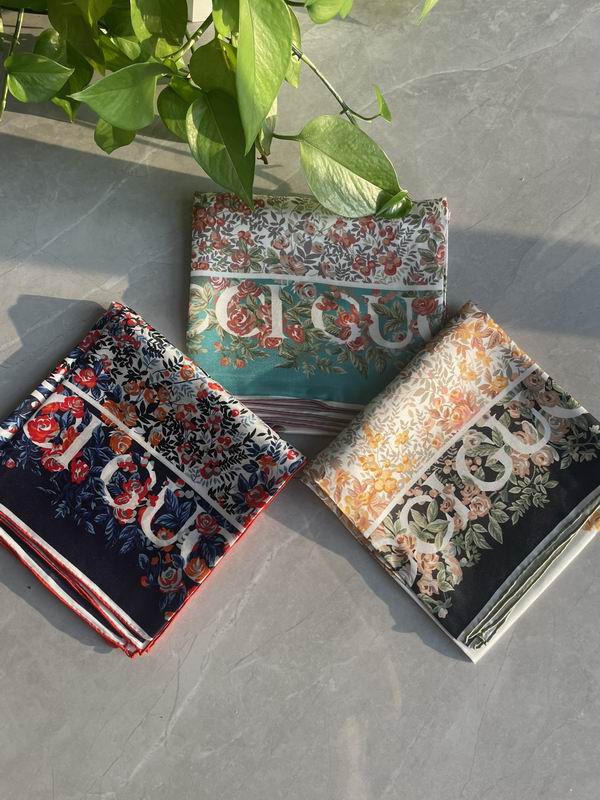 Gucci silk scarf 90X90cm E07